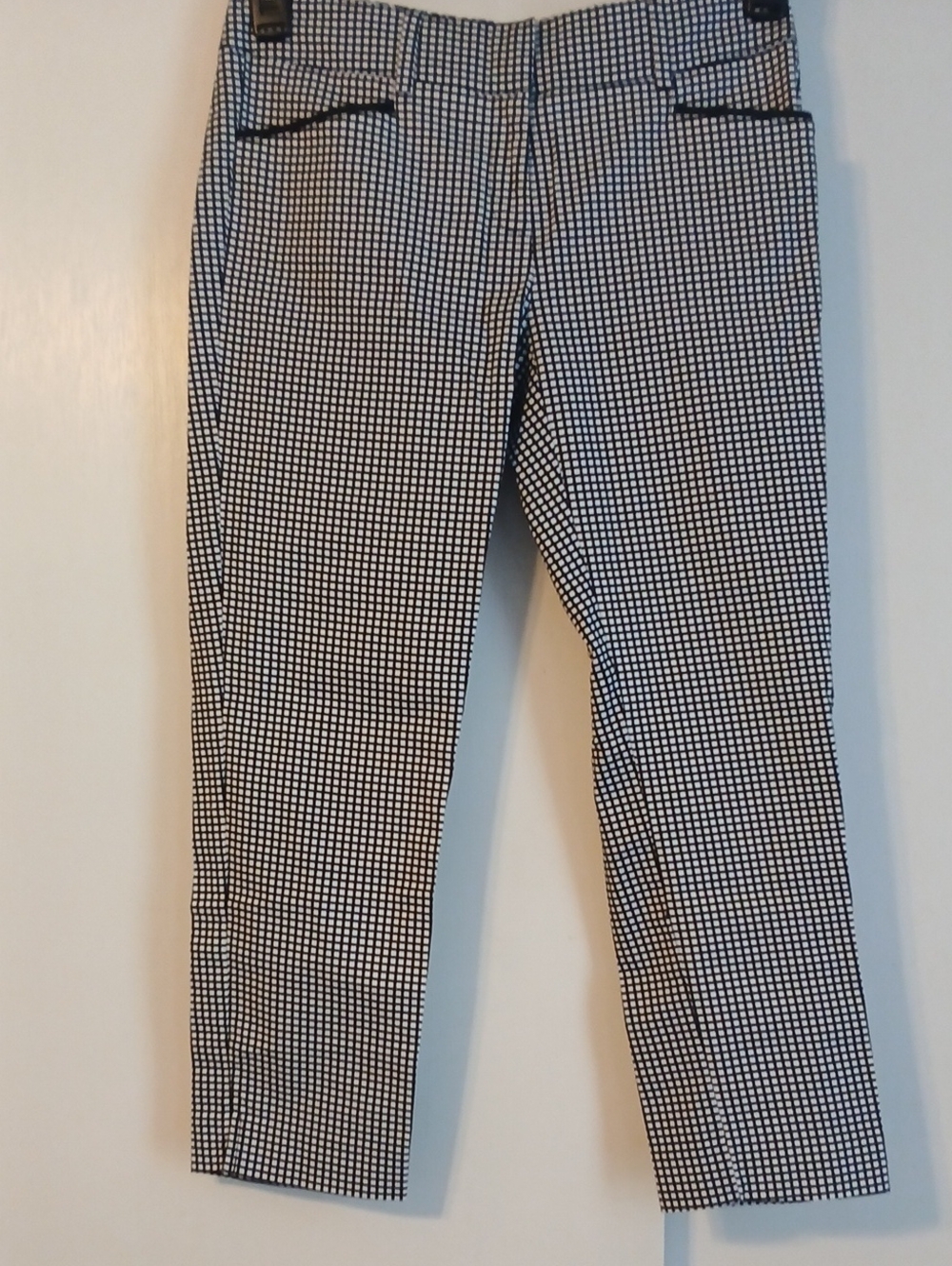 7Th Avenue Design Studio Black & White Check Capris Pants in Size 0